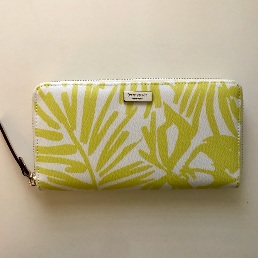 NWOT Kate Spade Green and White Wallet w/ bag